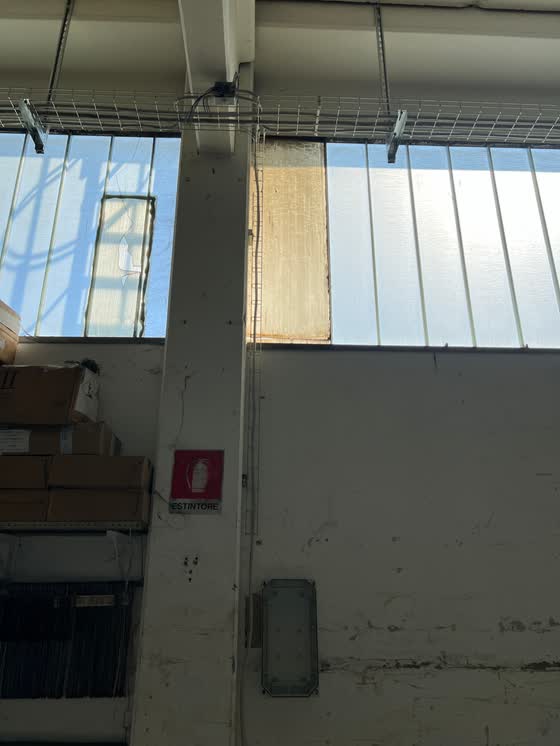 Interno di un capannone industriale, altra vista