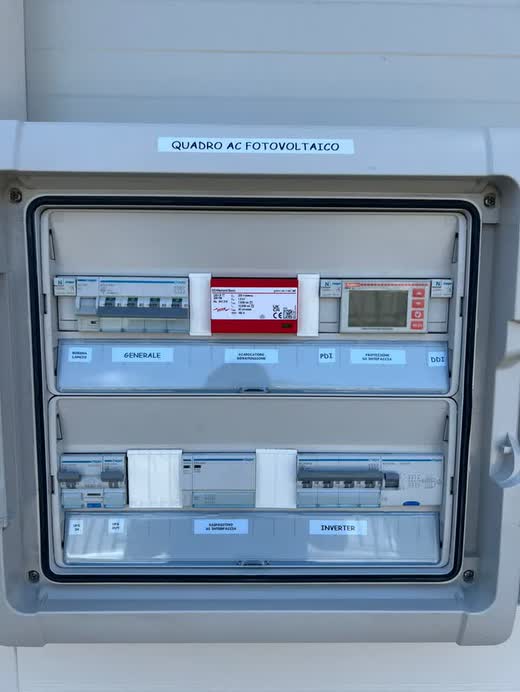 Quadro elettrico AC fotovoltaico etichettato