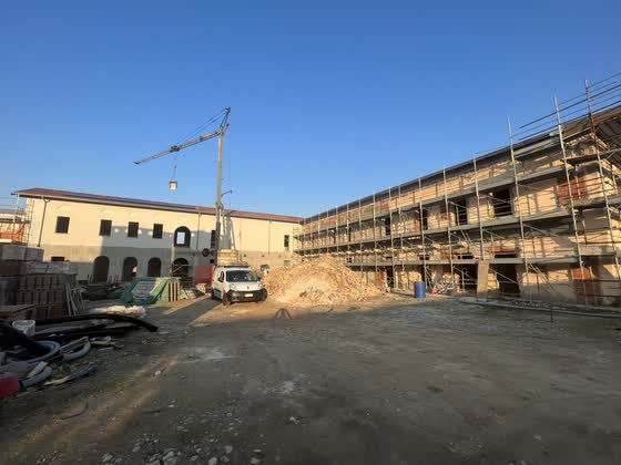 Sottotetto in ristrutturazione con travi a vista